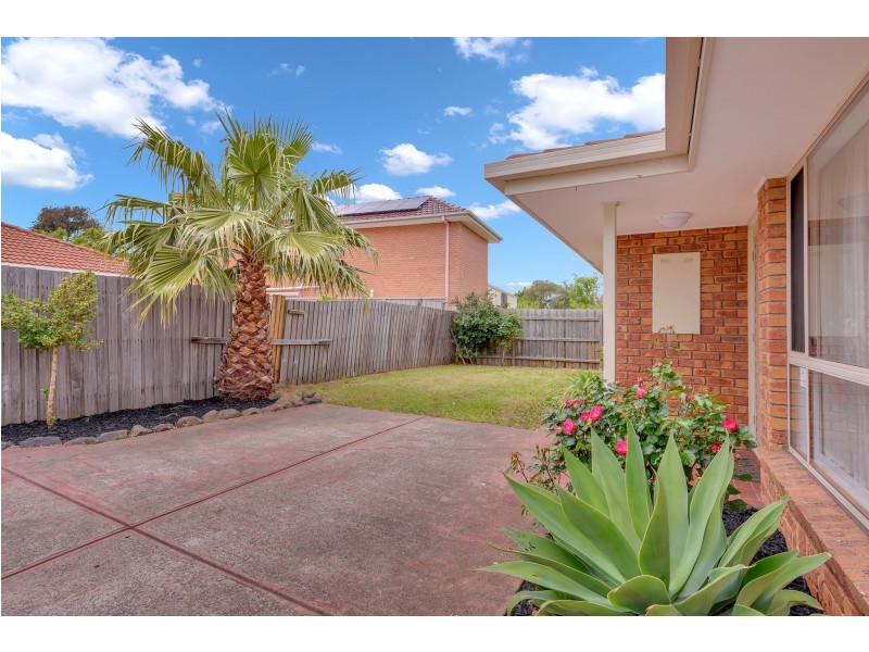 2/19 Wahgunyah Drive, St Albans VIC 3021