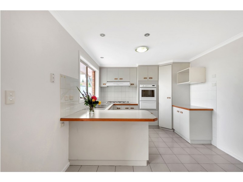 2/19 Wahgunyah Drive, St Albans VIC 3021