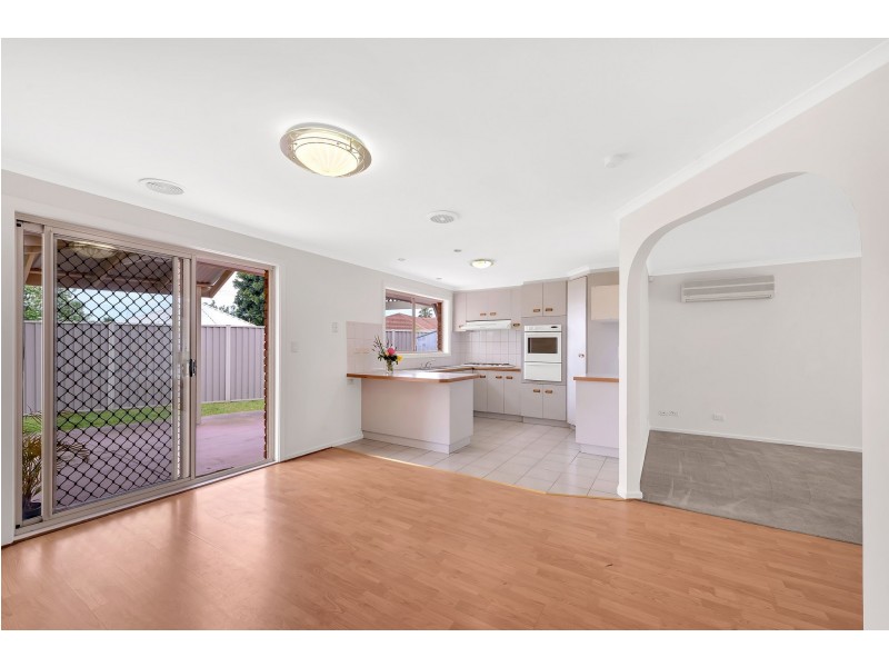 2/19 Wahgunyah Drive, St Albans VIC 3021