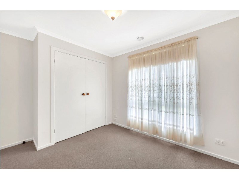 2/19 Wahgunyah Drive, St Albans VIC 3021