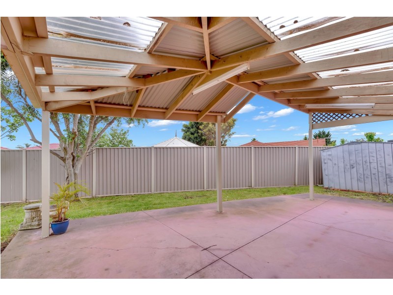 2/19 Wahgunyah Drive, St Albans VIC 3021