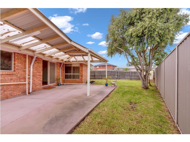 2/19 Wahgunyah Drive, St Albans VIC 3021