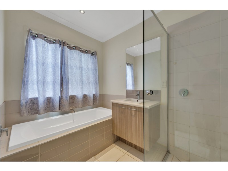 8 Rockpool Road, Truganina VIC 3029