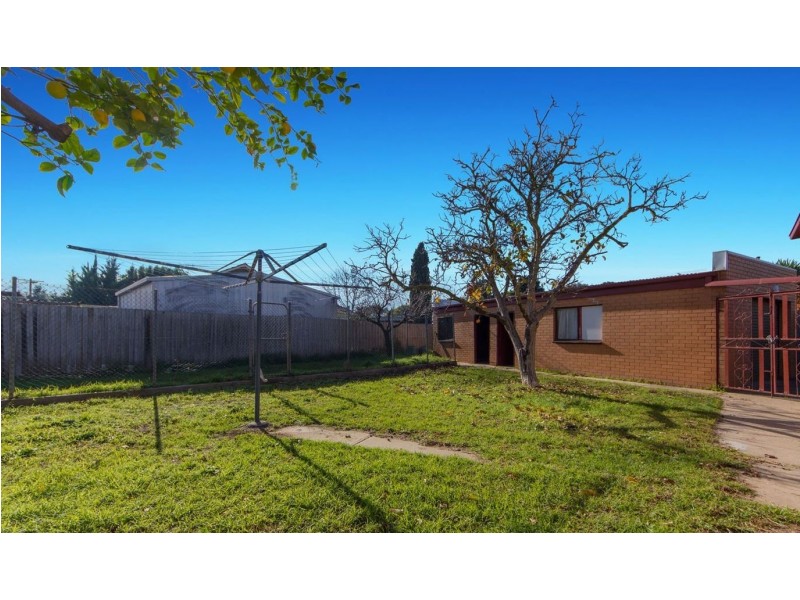 4 Occold Court, St Albans VIC 3021