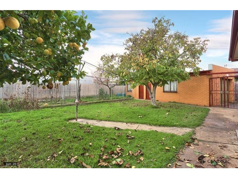 4 Occold Court, St Albans VIC 3021