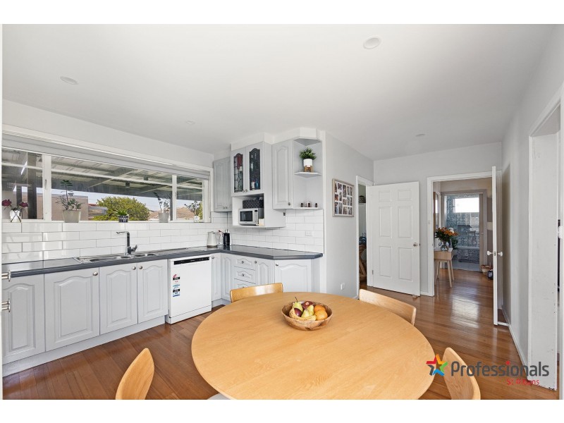 42 Lois Street, St Albans VIC 3021