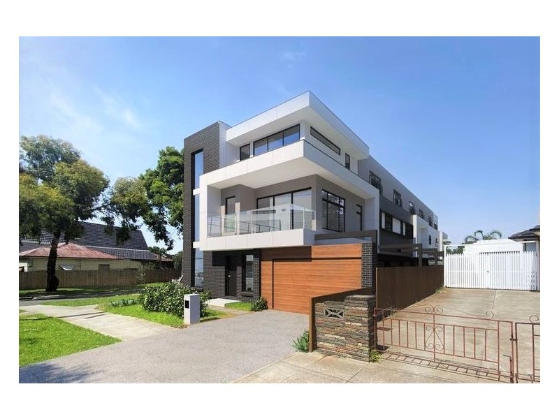 7 West Esplanade, St Albans VIC 3021