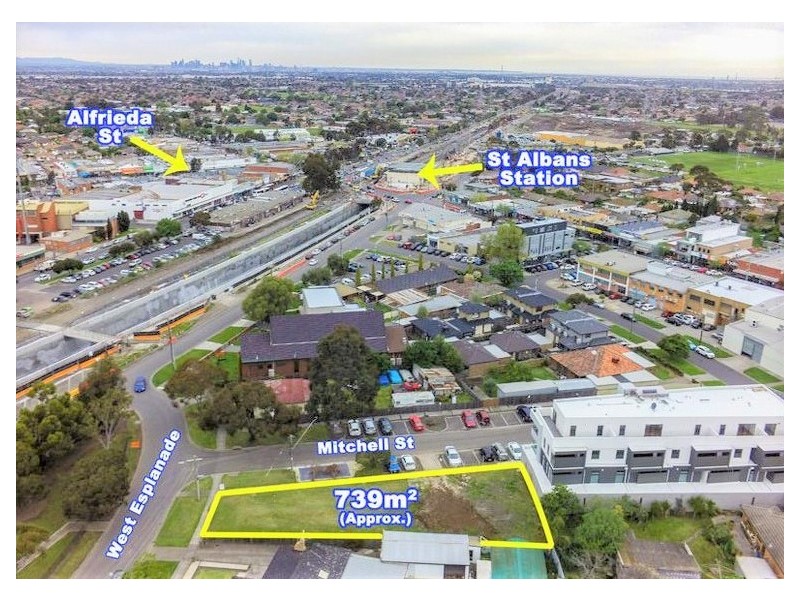 7 West Esplanade, St Albans VIC 3021
