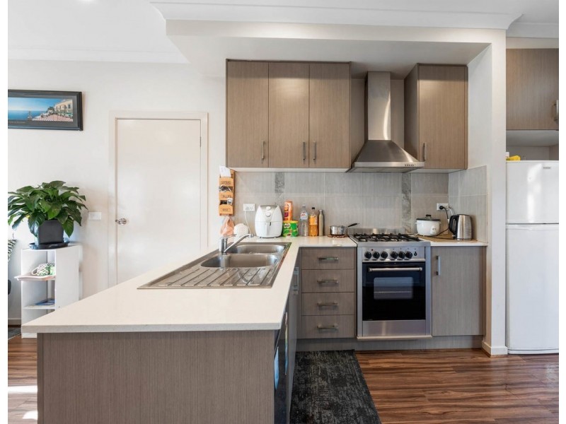 6/72 Errington Road, St Albans VIC 3021