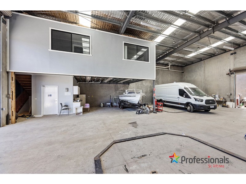 30 Imperial Avenue, Sunshine North VIC 3020