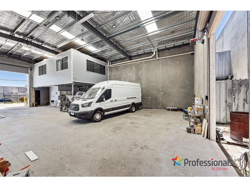 30 Imperial Avenue, Sunshine North VIC 3020