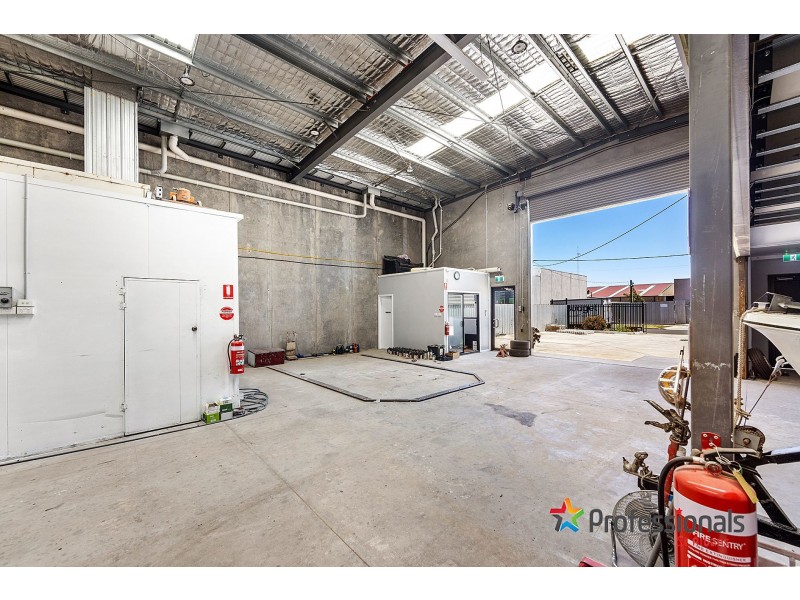 30 Imperial Avenue, Sunshine North VIC 3020