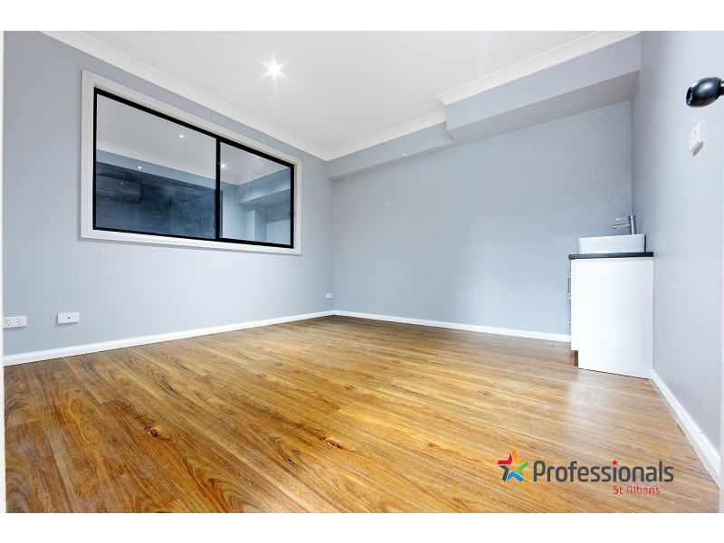 30 Imperial Avenue, Sunshine North VIC 3020