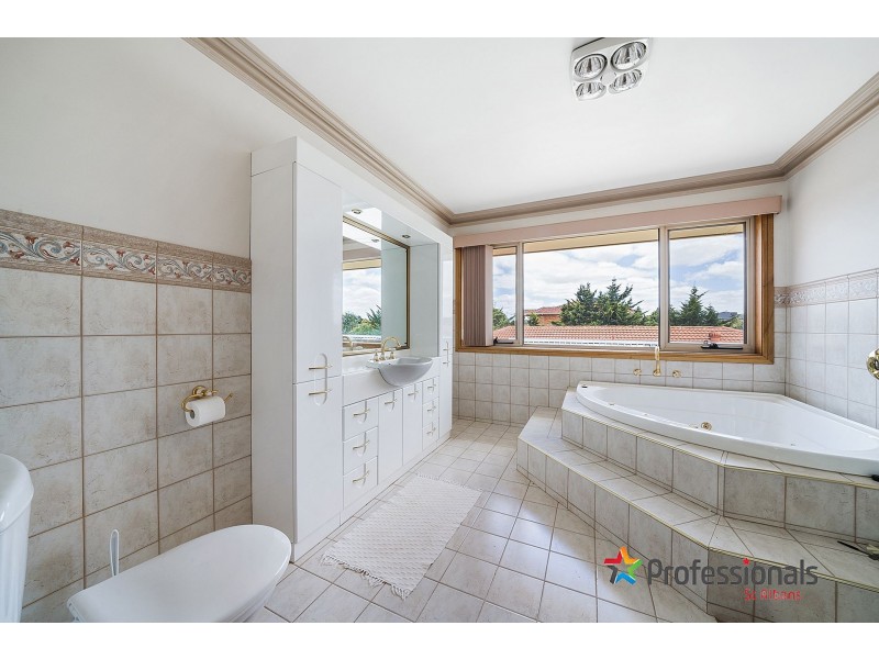 192 Westwood Drive, Burnside VIC 3023