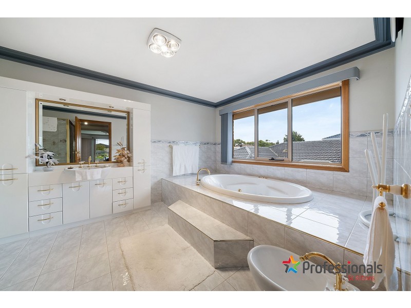 192 Westwood Drive, Burnside VIC 3023