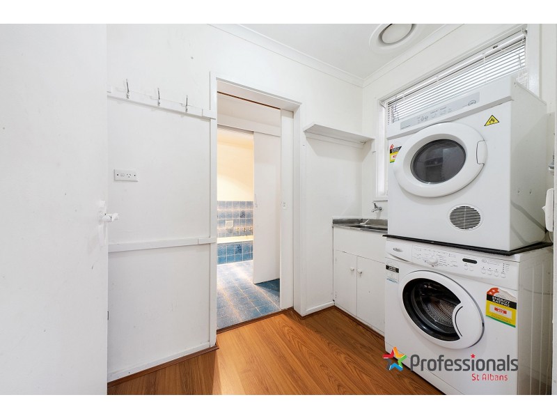 14 Barnes Crescent, Sunshine West VIC 3020
