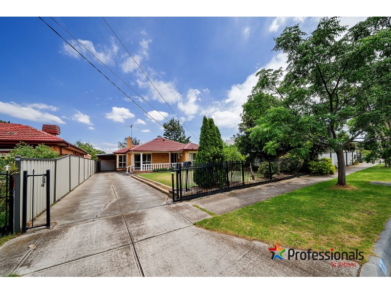 17 Ford Avenue, Sunshine North VIC 3020
