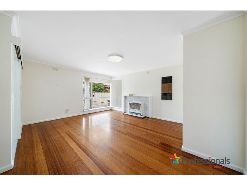 17 Ford Avenue, Sunshine North VIC 3020