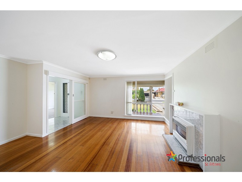 17 Ford Avenue, Sunshine North VIC 3020