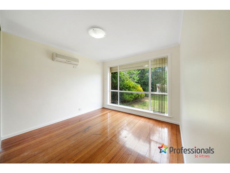 17 Ford Avenue, Sunshine North VIC 3020