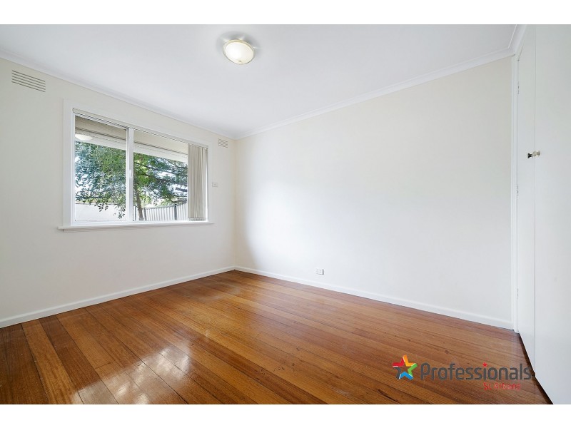 17 Ford Avenue, Sunshine North VIC 3020