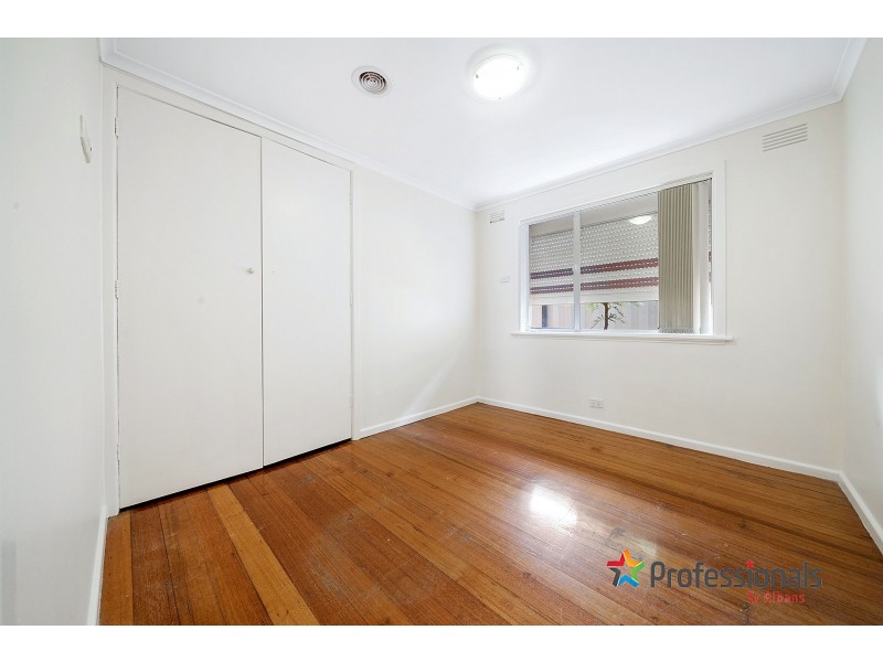 17 Ford Avenue, Sunshine North VIC 3020