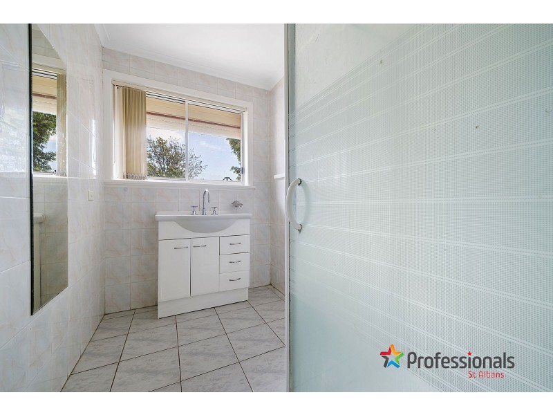 17 Ford Avenue, Sunshine North VIC 3020