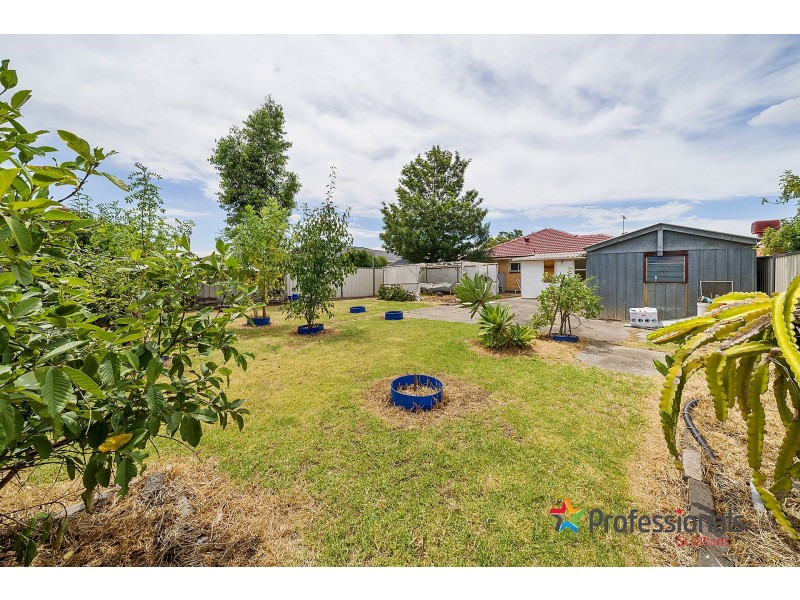 17 Ford Avenue, Sunshine North VIC 3020