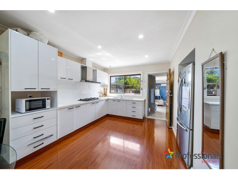 1/33 Glyndon Avenue, St Albans VIC 3021