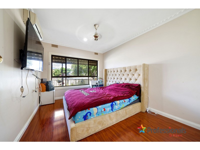 1/33 Glyndon Avenue, St Albans VIC 3021