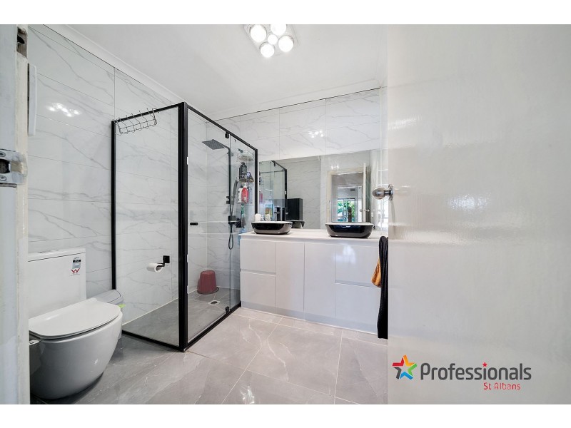 1/33 Glyndon Avenue, St Albans VIC 3021