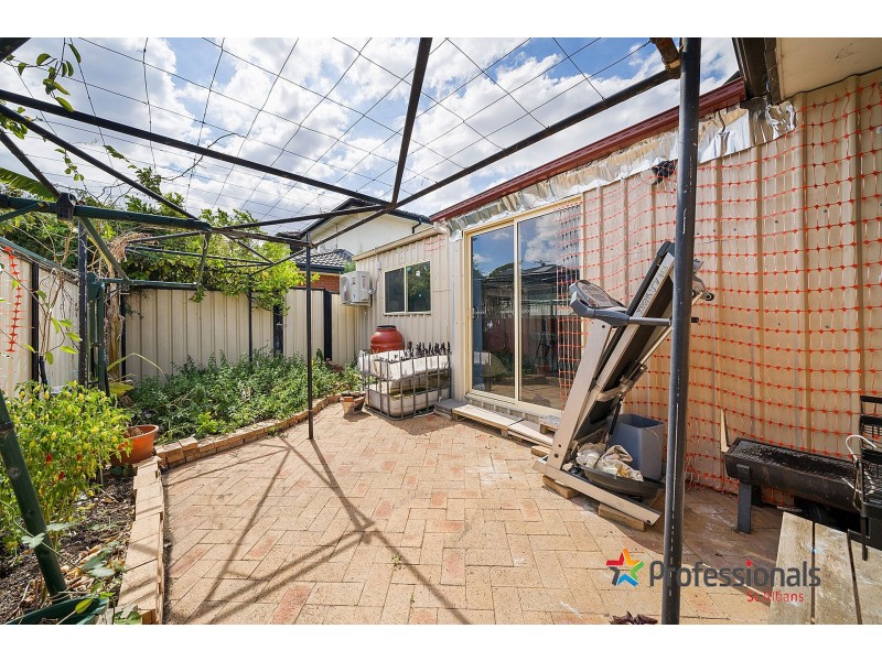 1/33 Glyndon Avenue, St Albans VIC 3021