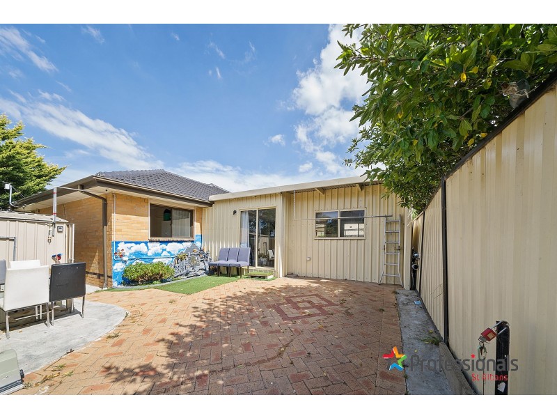 1/33 Glyndon Avenue, St Albans VIC 3021