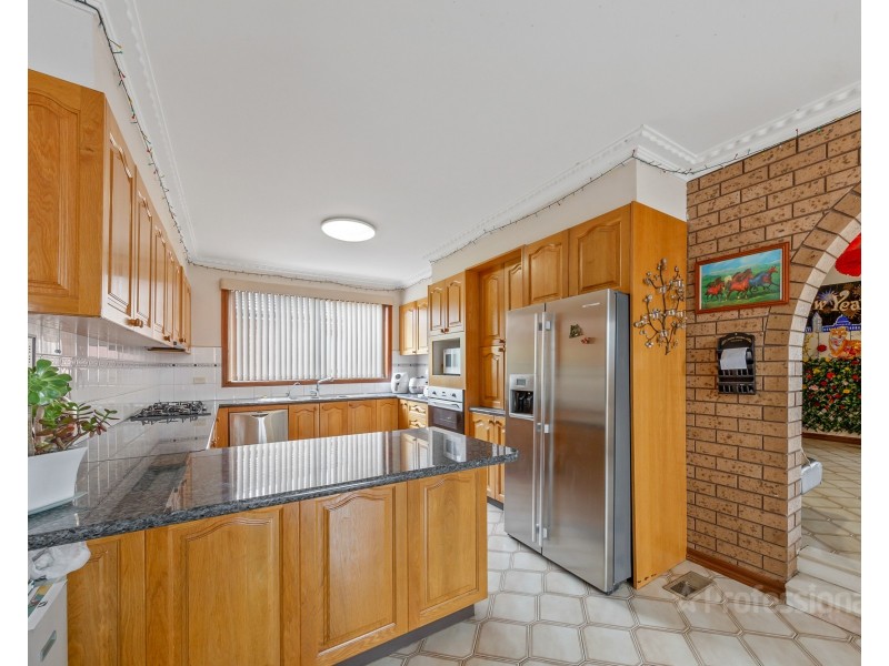 102 Neale Road, Deer Park VIC 3023