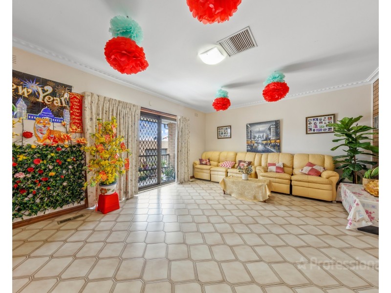 102 Neale Road, Deer Park VIC 3023