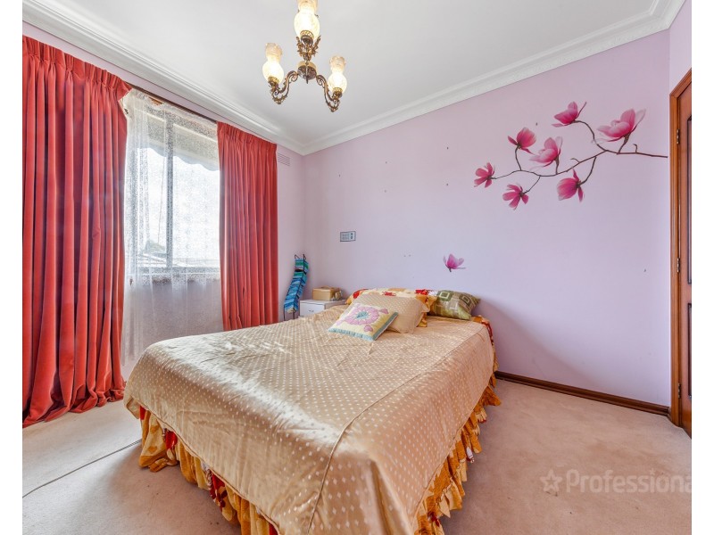 102 Neale Road, Deer Park VIC 3023