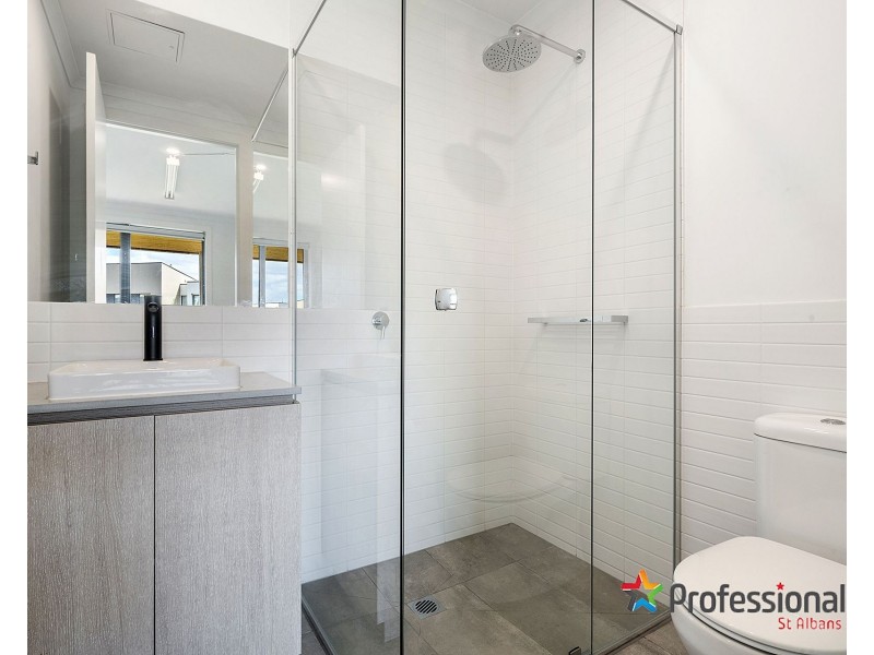 4 Callow Walk, St Albans VIC 3021