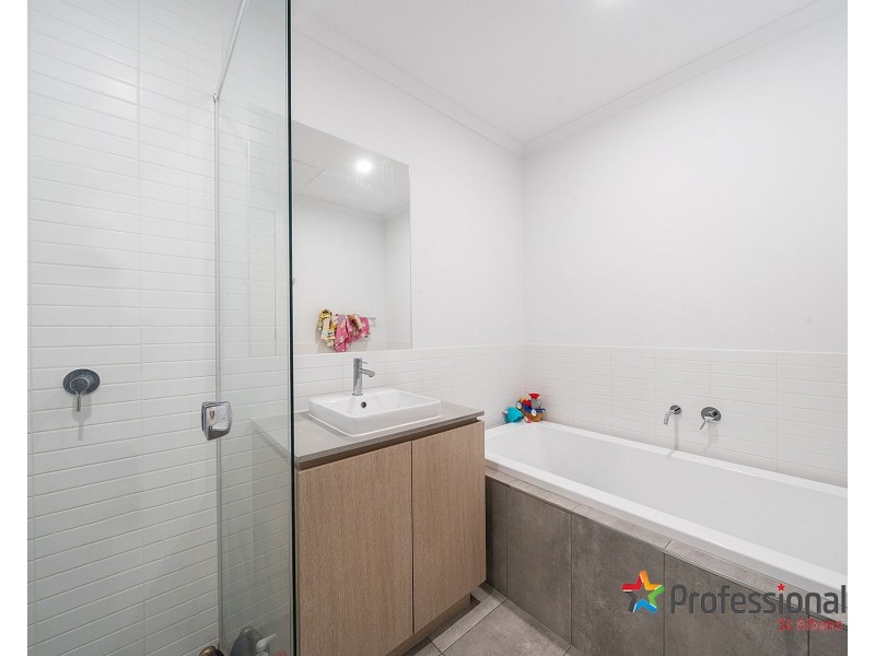 4 Callow Walk, St Albans VIC 3021