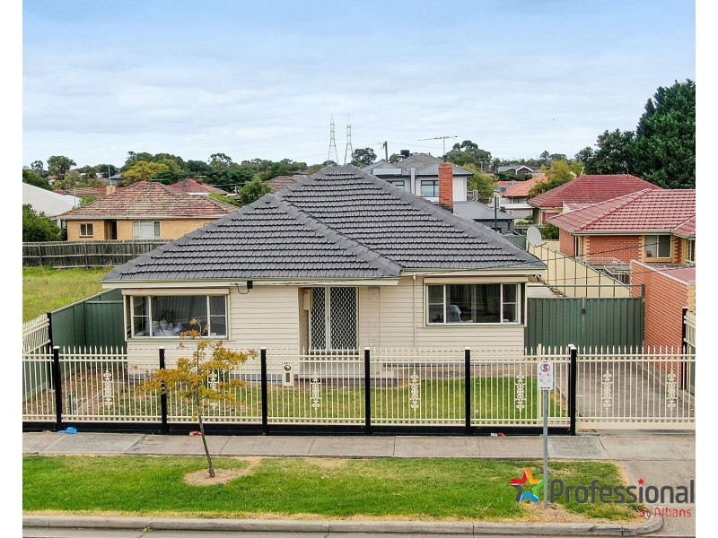 303 Main Road, St Albans VIC 3021