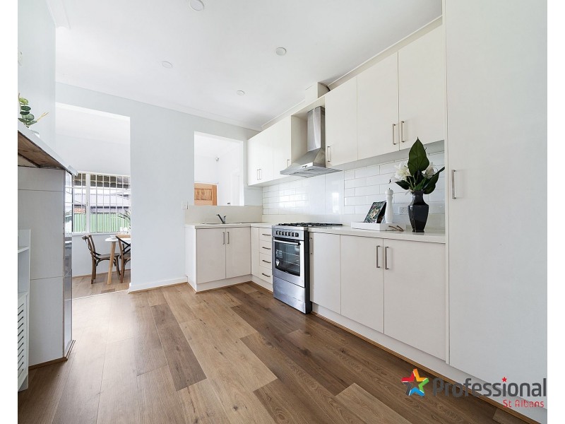 303 Main Road, St Albans VIC 3021