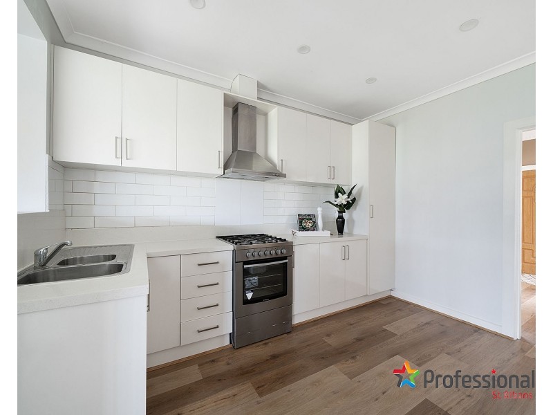 303 Main Road, St Albans VIC 3021