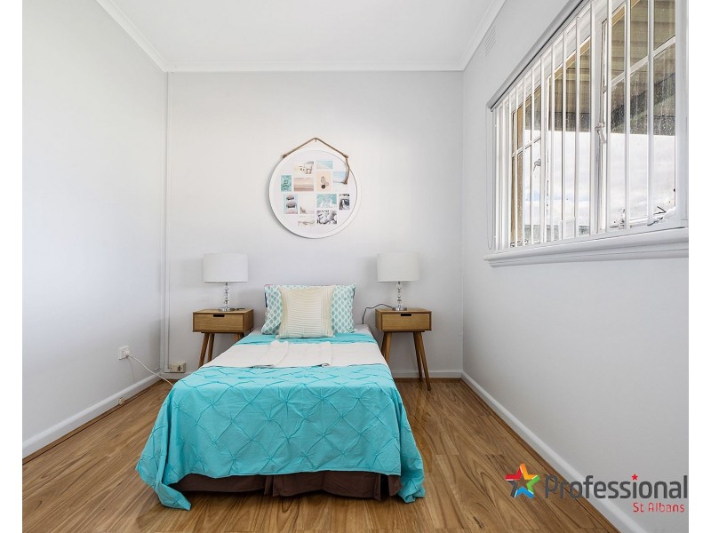 303 Main Road, St Albans VIC 3021