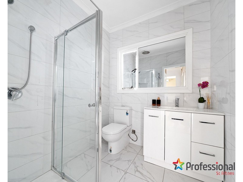 303 Main Road, St Albans VIC 3021