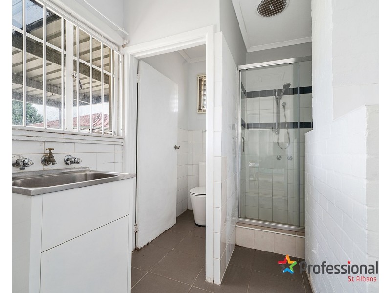 303 Main Road, St Albans VIC 3021