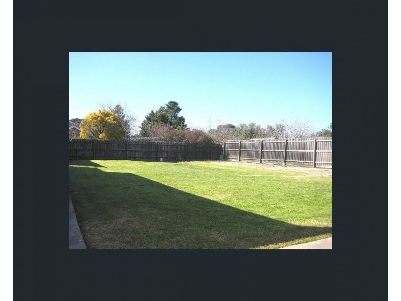 8 Cleveland Street, St Albans VIC 3021