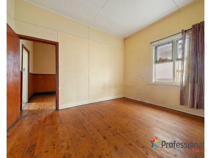 22 Hampshire Road, Sunshine VIC 3020