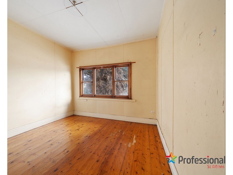 22 Hampshire Road, Sunshine VIC 3020