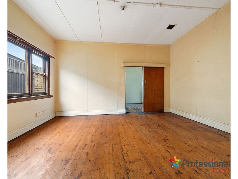 22 Hampshire Road, Sunshine VIC 3020