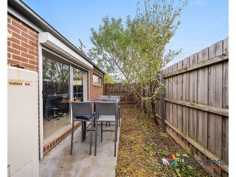 1/10 Miles Street, Deer Park VIC 3023