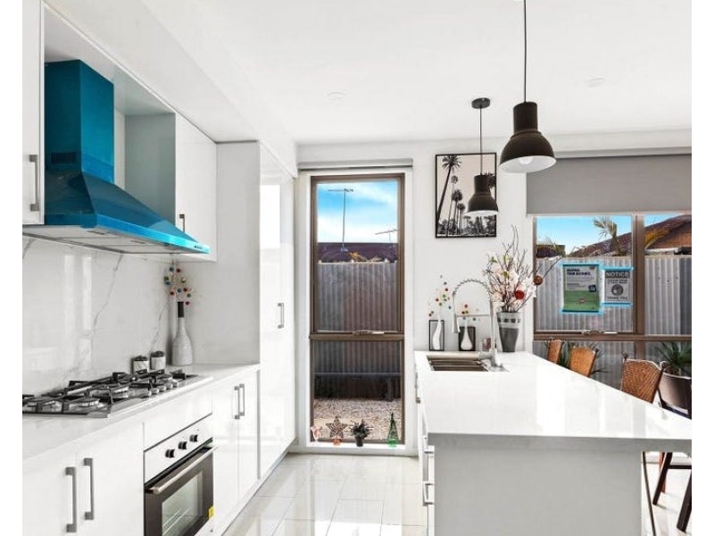 2/56 Andrew Road, St Albans VIC 3021